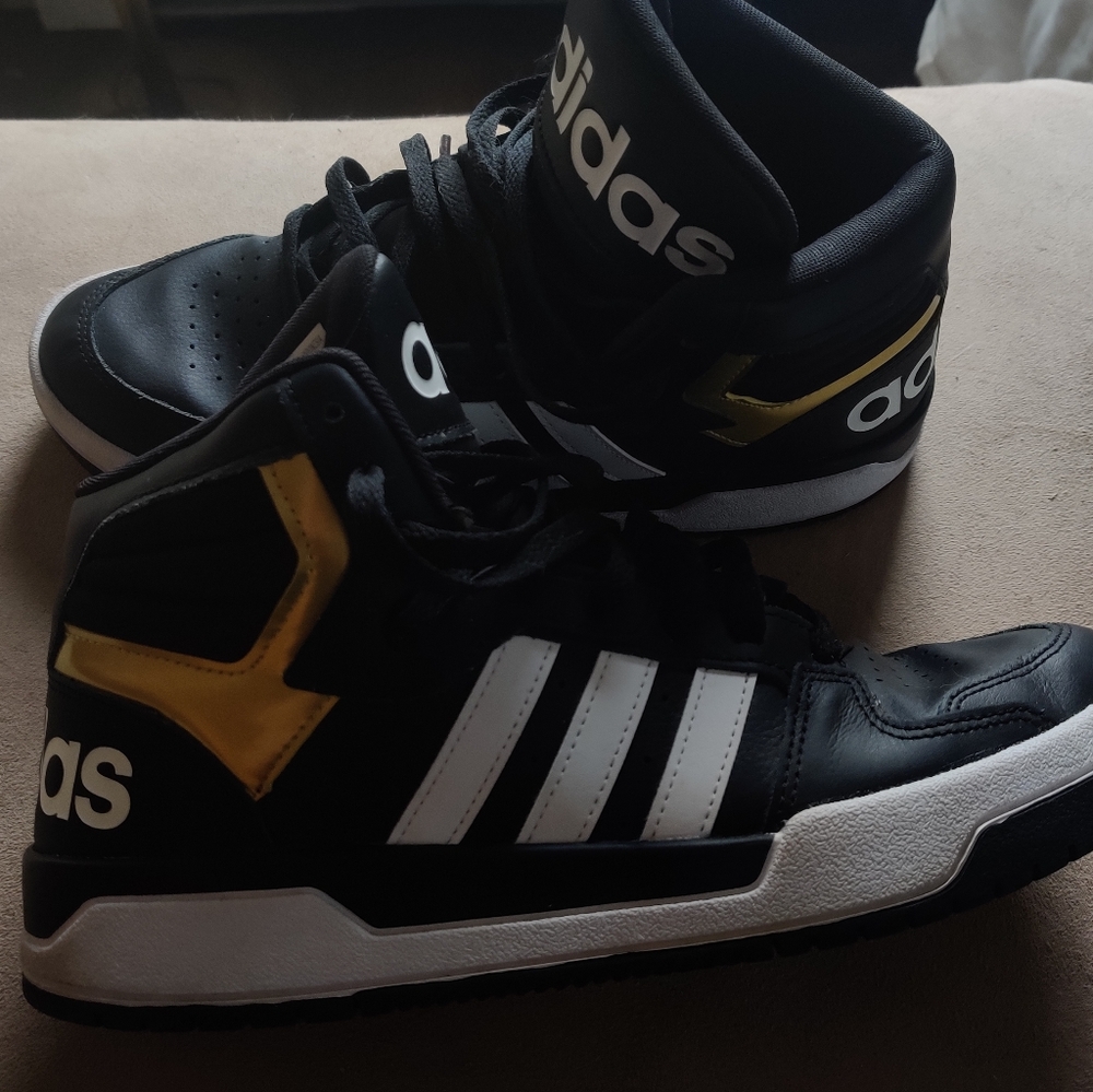 Men's Adidas. Size 10. Worn once!